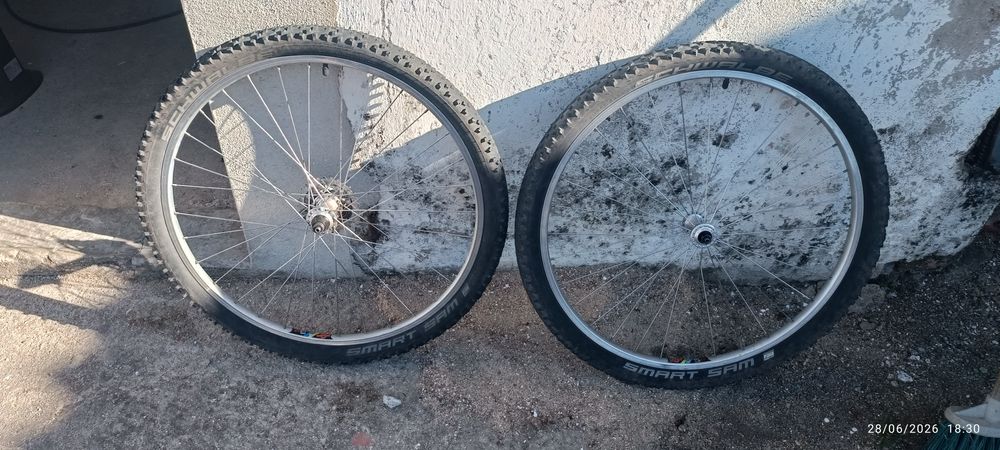 par de rodas 26 .