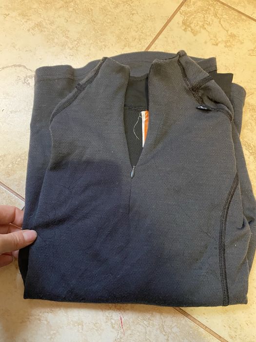 Longsleeve Helly Hansen rozmiar L polecam na damskie/meskie M