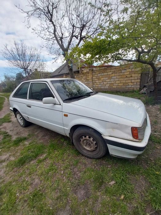 Мазда 323 Mazda автомобиль