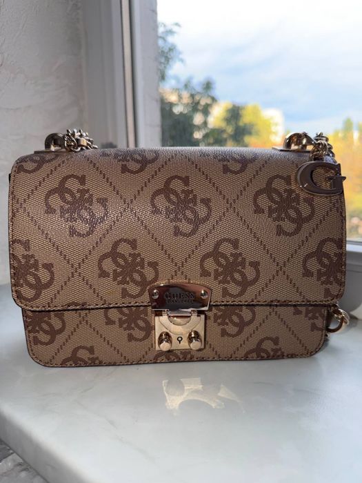 Продам сумку Guess