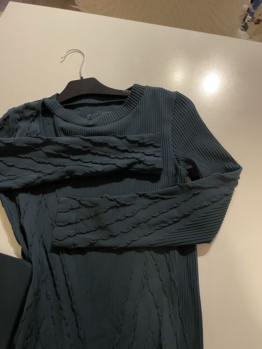 Sukienka Gatta ciemna zielen obcisła eksponuje ksztalty