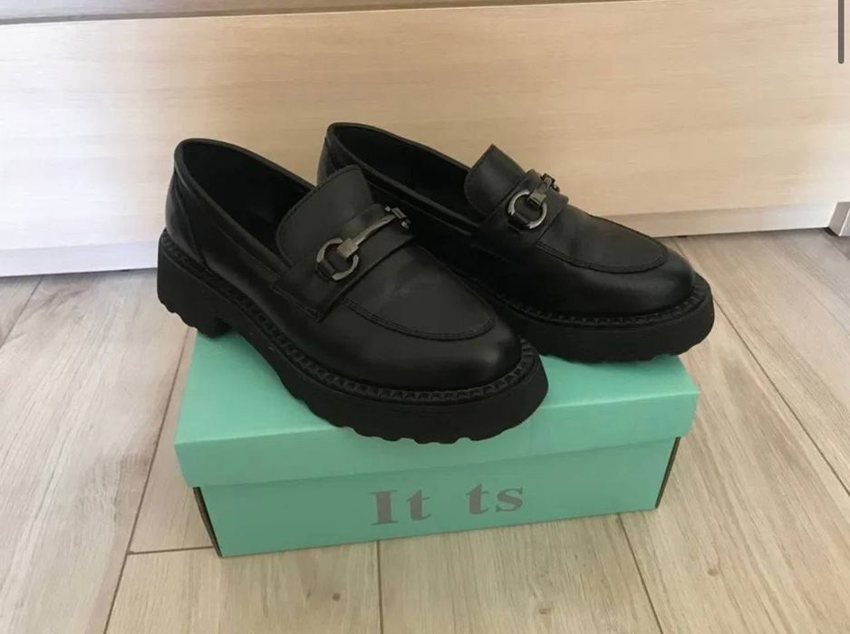 Жіночі шкіряні лофери