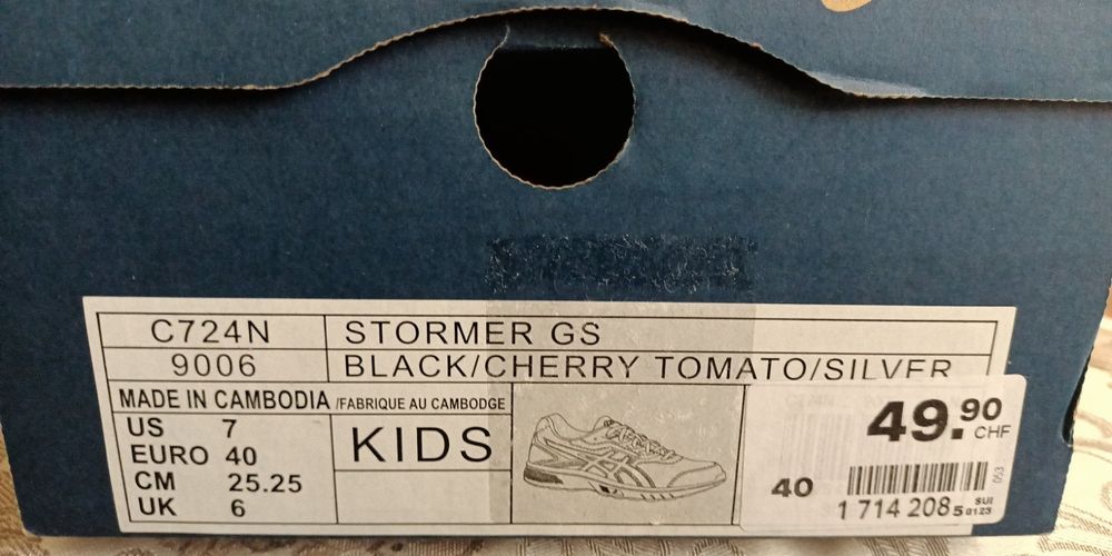 Кроссовки Asics Stormer GS 39,40 размеры,оригинал.