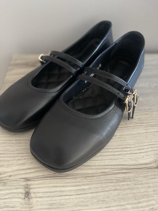 Продам шкіряні балетки Estro (нові)
