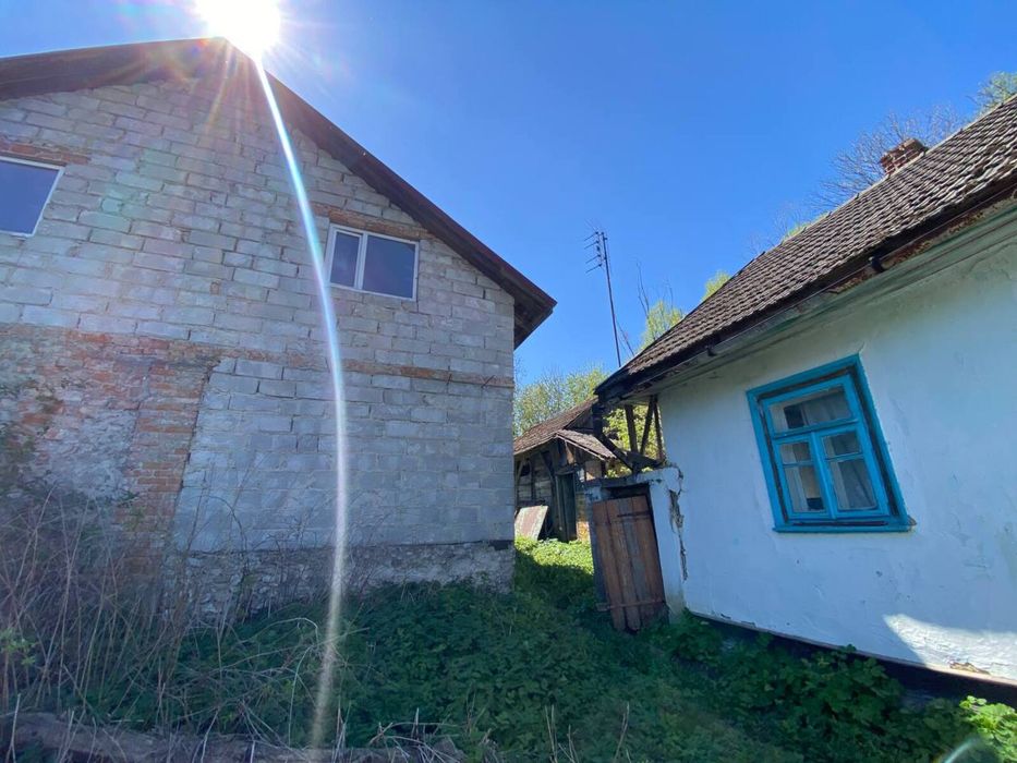 Продається земельна ділянка з будинками у м. Кременець