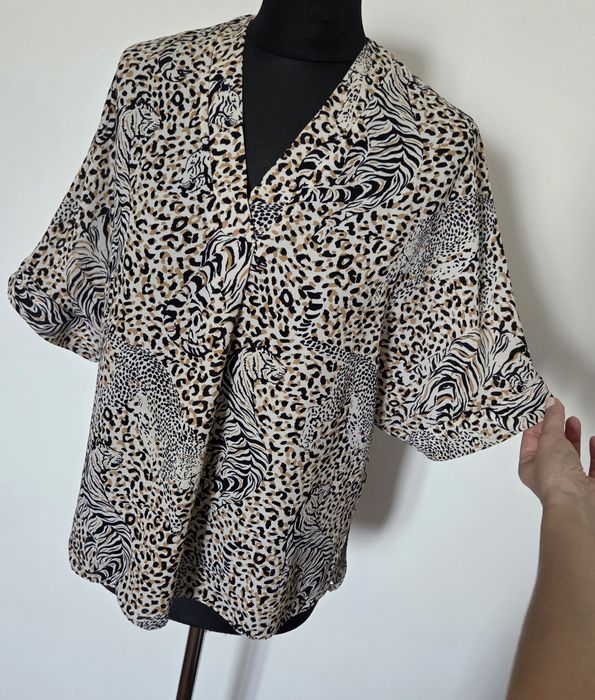 Letnia lekka bluzka na krótki rękaw nietoperz oversize dekolt V animal print
