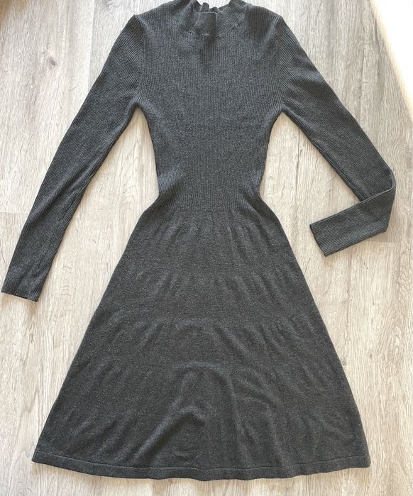 Vestido de malha cinzenta (Clockhouse, tamanho XS)