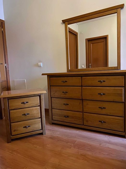 Mobília de quarto casal madeira