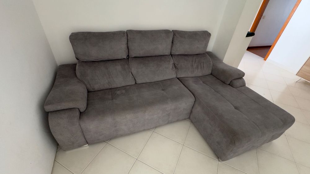 Sofá com chaise longue