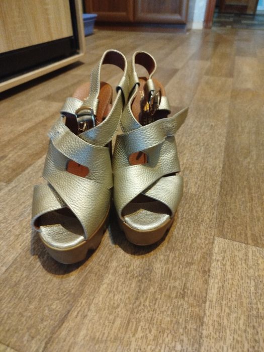 Золотистые босоножки 37 р.