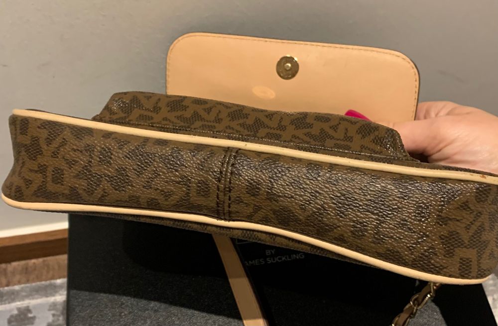 Malinha DKNY como nova