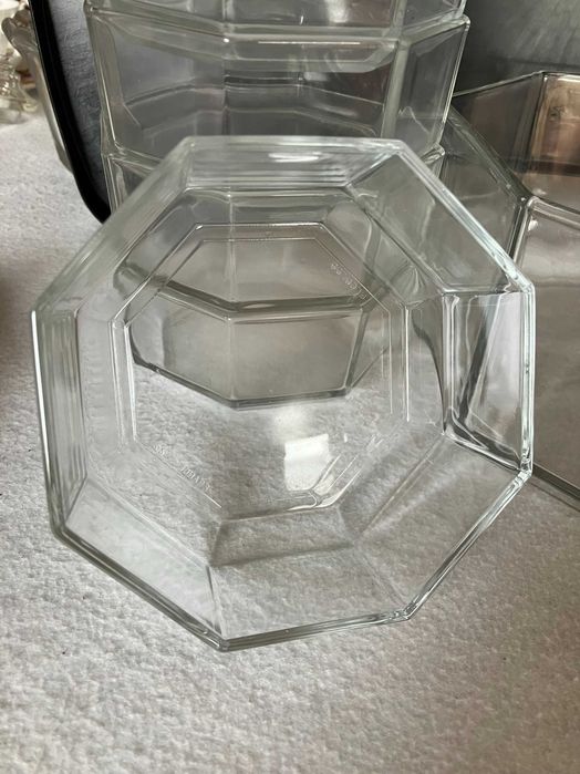 Taça grande de vidro com 6 taças mais pequenas
10 €