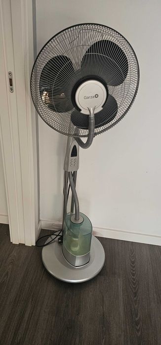 Ventoinha com depósito de agua