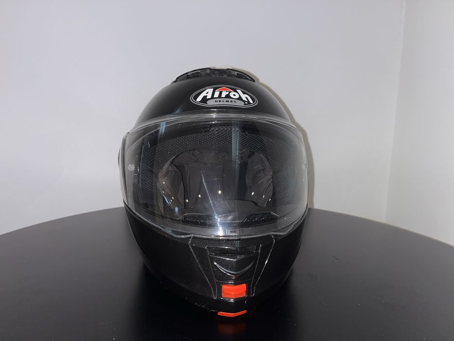 Capacete Airoh modular com intercomunicador