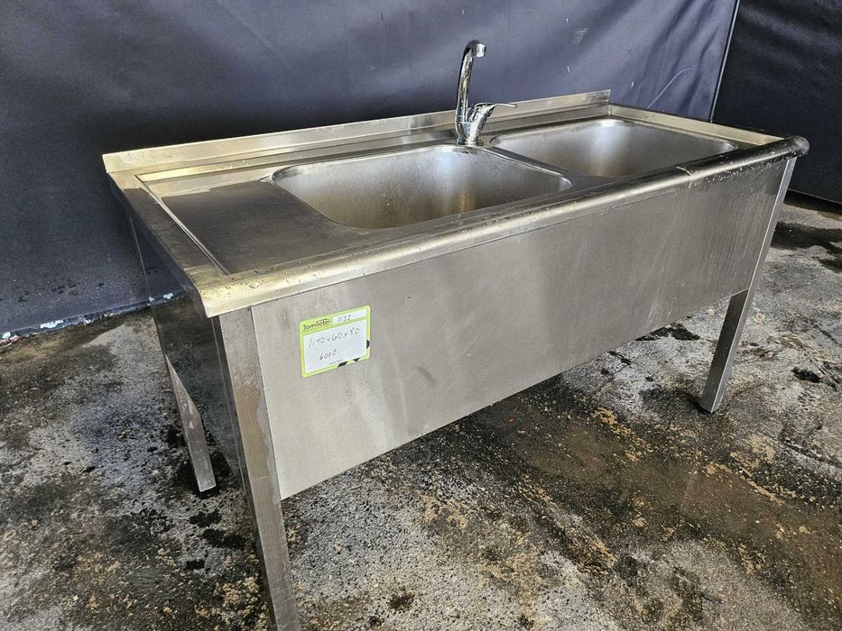 Bancada em inox com 2 lava loiça