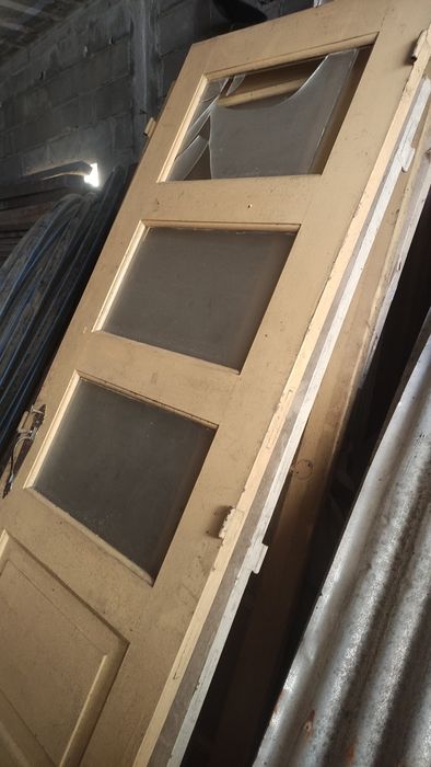 Portas em madeira maciça