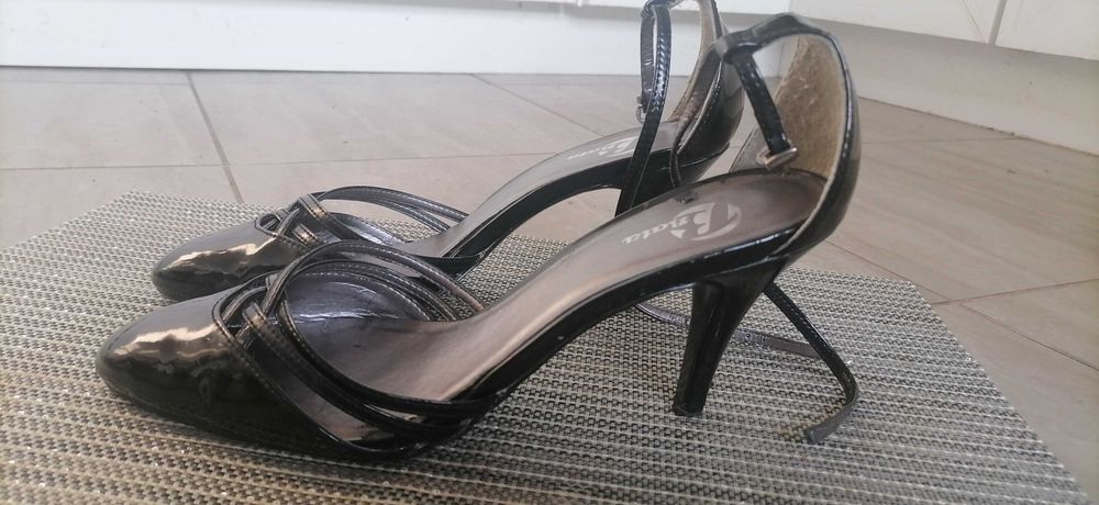 Szpilki, buty Bata rozm 39