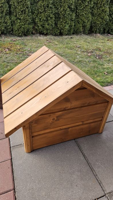 Buda drewniana dla psa