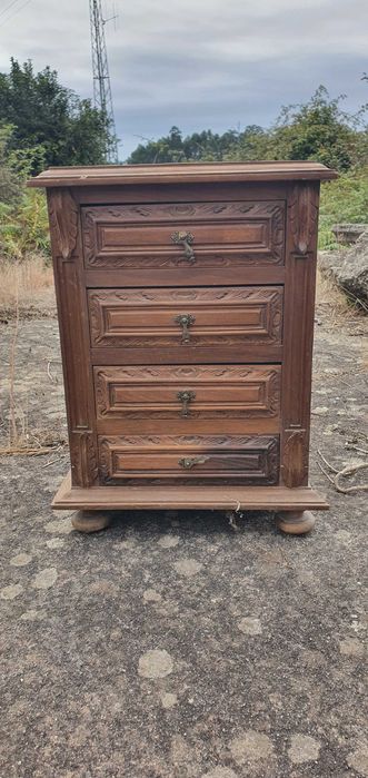 camiseiros,  mesinhas de cabeceira