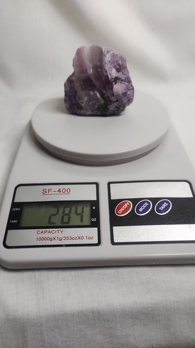 Натуральный камень флюорит.