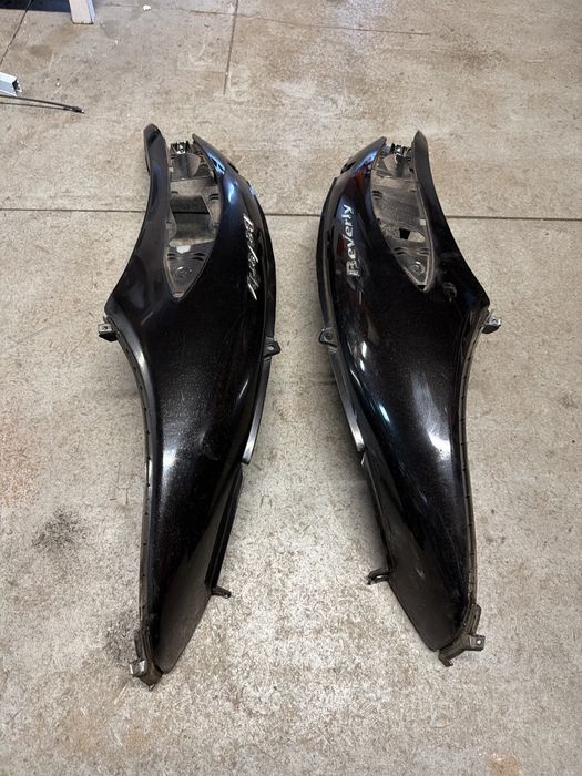 Osłony Prawa Lewa Piaggio Beverly 125 zadupek