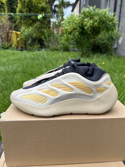 Adidas Yeezy 700 Safflower sneakersy niskie beżowe boost 44