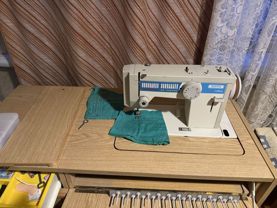 Професійна швейна машинка Veritas