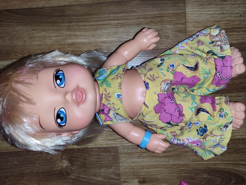 Красива лялька 38 см