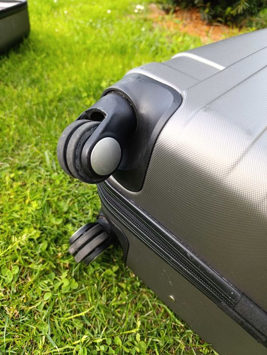 Walizka średnia podwójne kółka