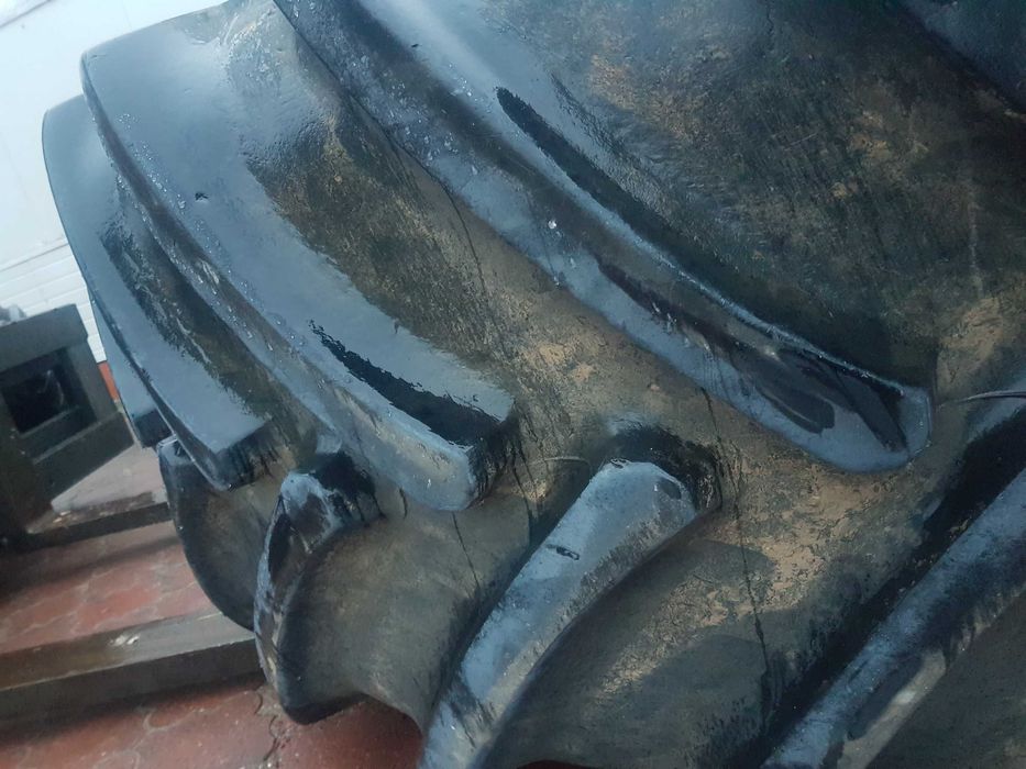 Opona continental 800/65R32