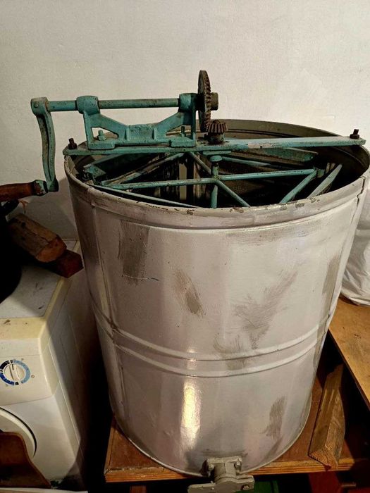 Продам: пасіку, вулики, бджоли, медогонку, інвентар до бджіл(комплект)