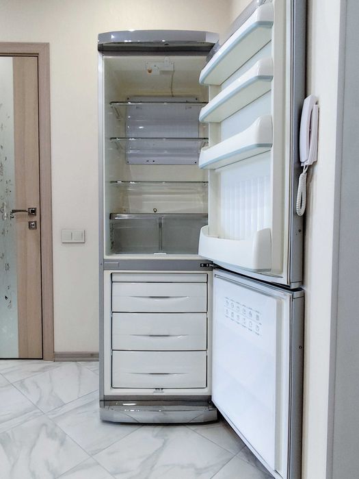 Італійський холодильник Ardo CO 2412 BAS