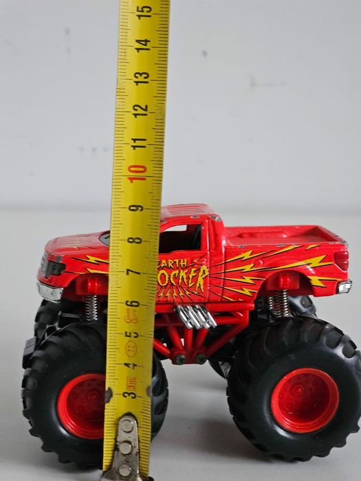 Auto Earth Shockers Maisto