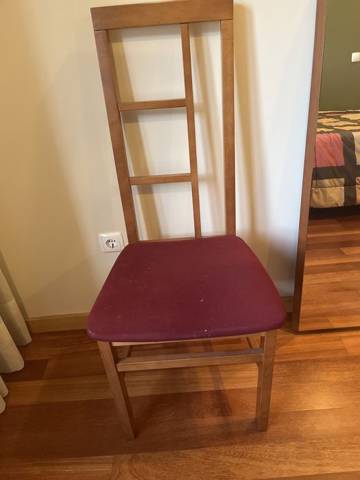 Mobilia . Quarto de casal, cama, comoda , espelho, mesa de cabeceira/camiseiro com 4 gavetas