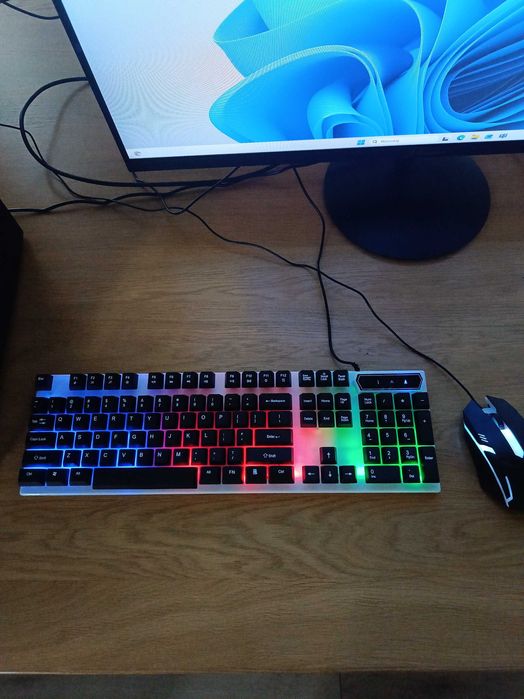 Komputer do gier Asus ROG STRIX z monitorem 32