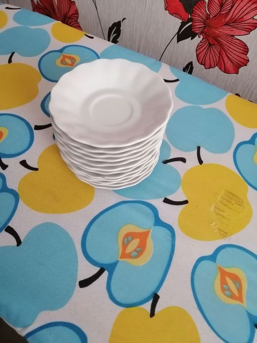 Кофейные чашки и тарелочки