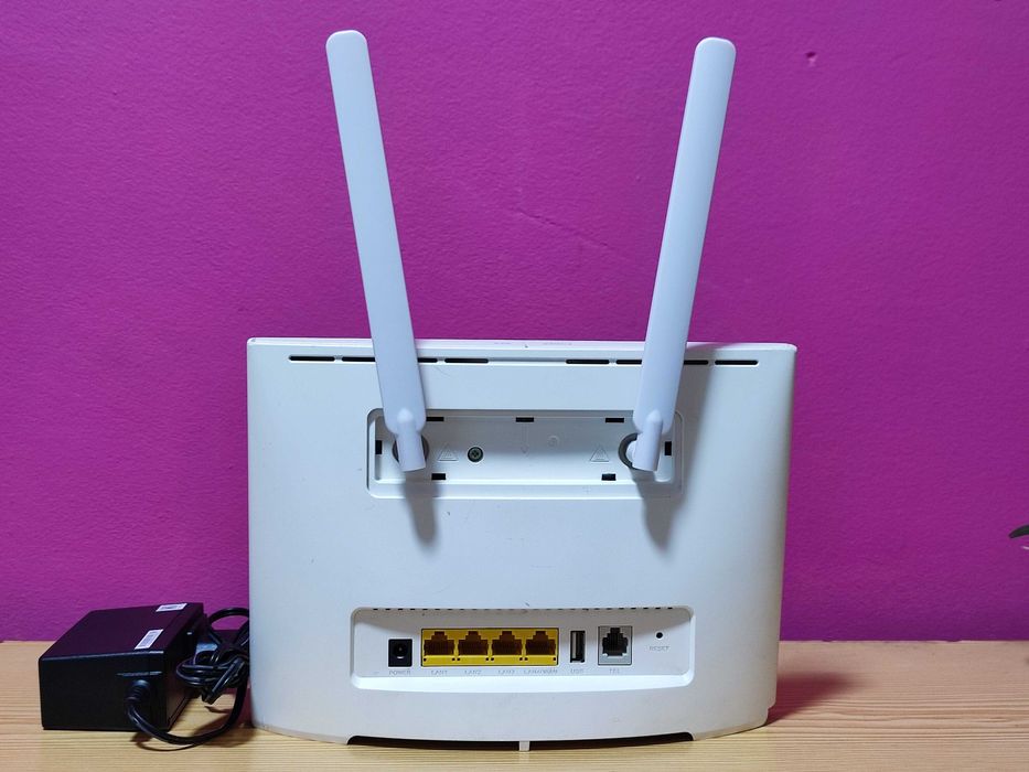 Huawei B525 4G 300mbps Router + Antenas