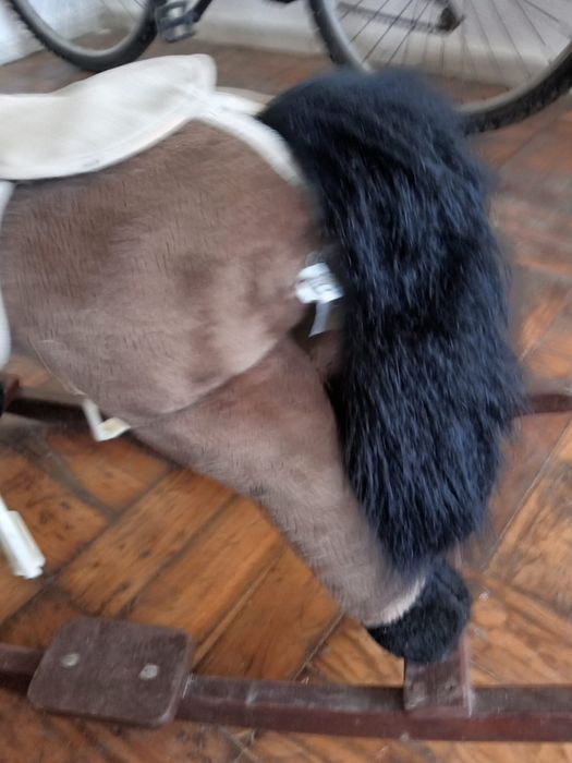 Cavalo de balanço com pouco uso novo