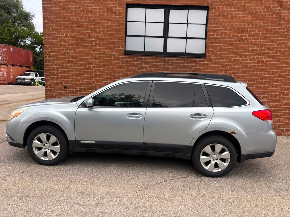 Subaru Outback 2.5i Limited      2013