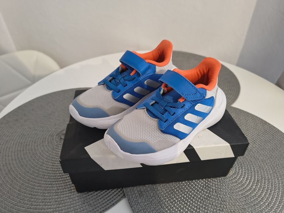 Nowe buty Adidas r. 30
 Rozmiar 30, 
kolor różowy.