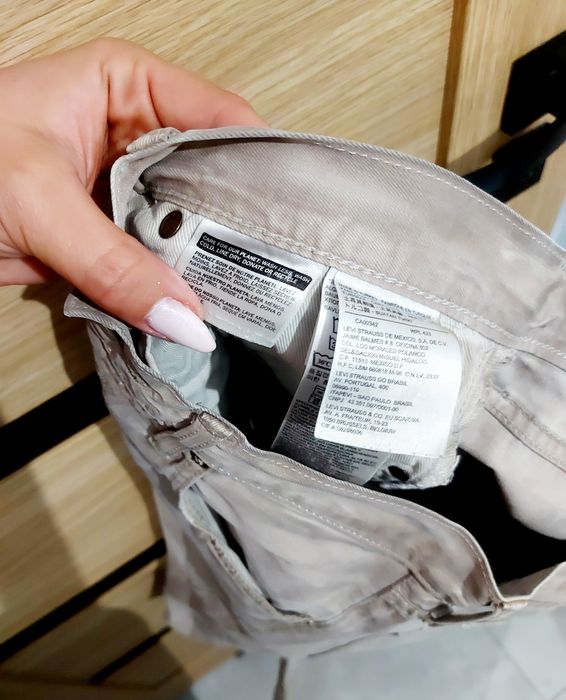 Oryginalne męskie spodnie klasyczne Levi's model 501 prosta nogawka 32
