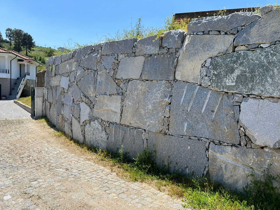 Serviço de construção de muros