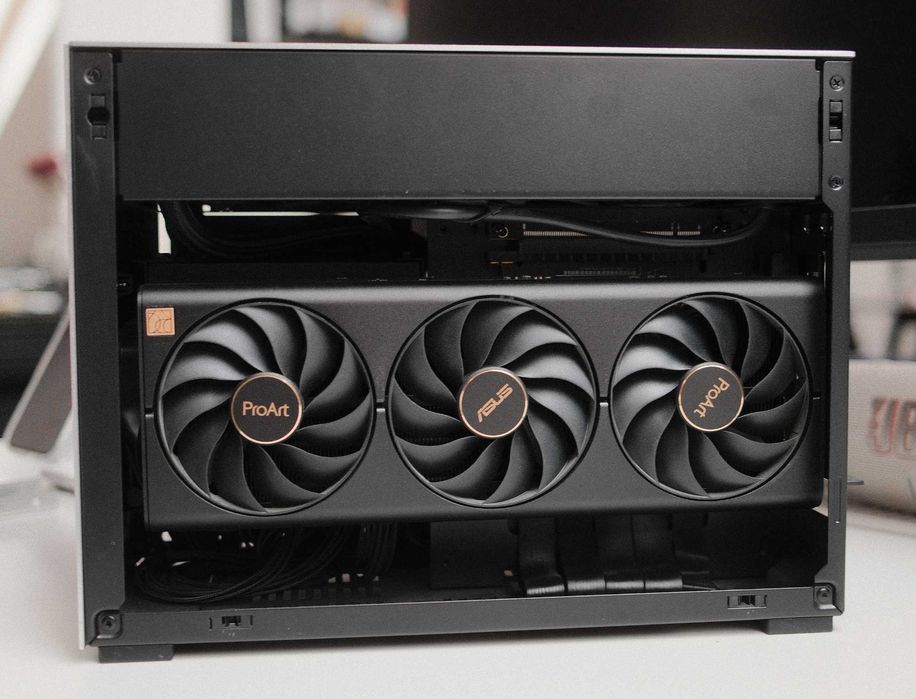 SFF MINI PC | Ryzen 7950X3D | RTX 4080 Super | 64GB | 4TB