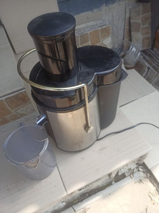 Соковижималка майже нова