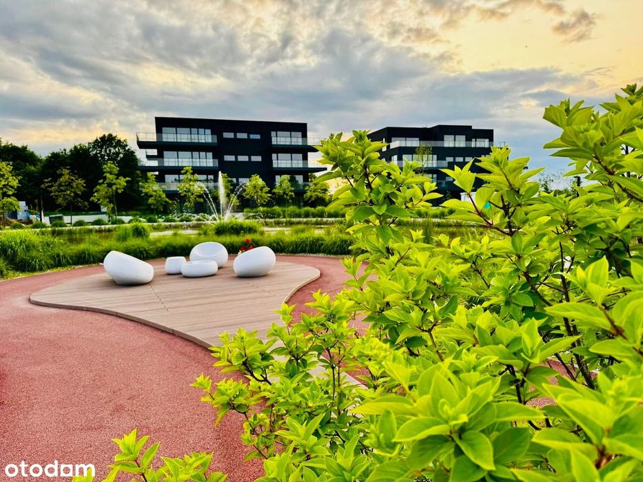 Taras, park i jezioro na wyciągnięcie