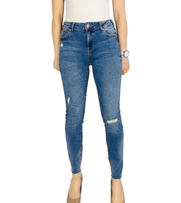 Niebieskie jeansy z przetarciami S 36