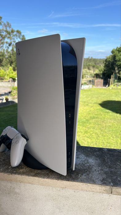 PS5 825GB + 1 Comando + Suporte – Excelente Estado