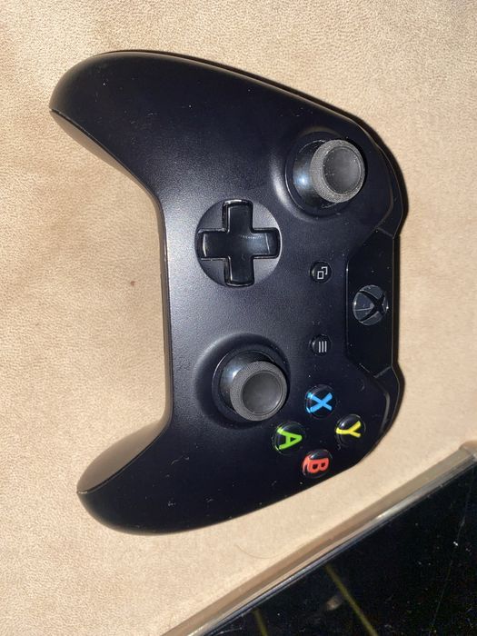 продам Xbox one 500gb