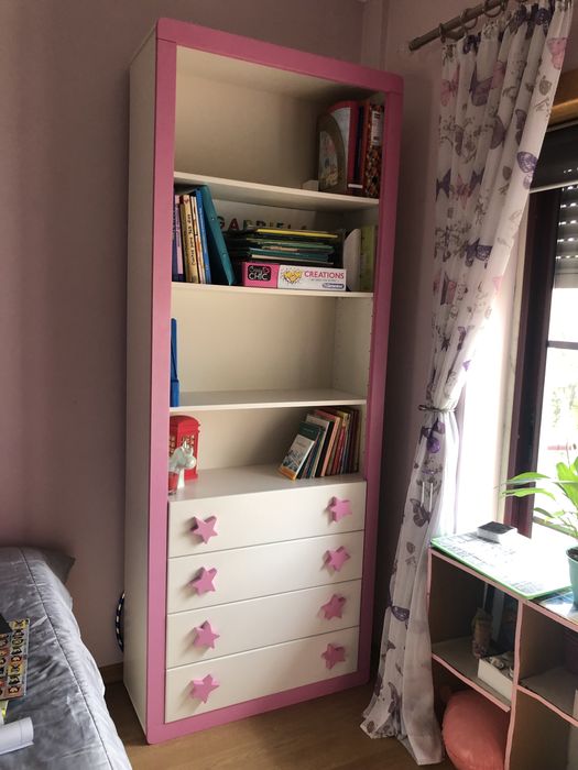 Conjunto de quarto- cama, mesa de cabeceira, secretária, estante