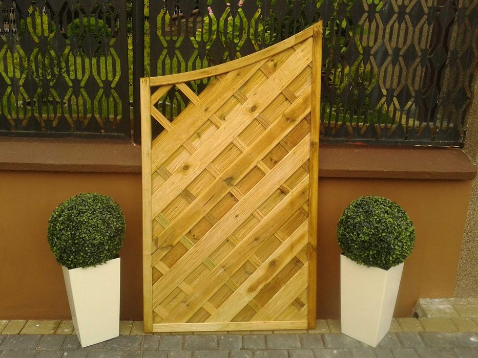 Masywny i Solidny Płot Diagonalny Ryflowany Pergola Drewniana